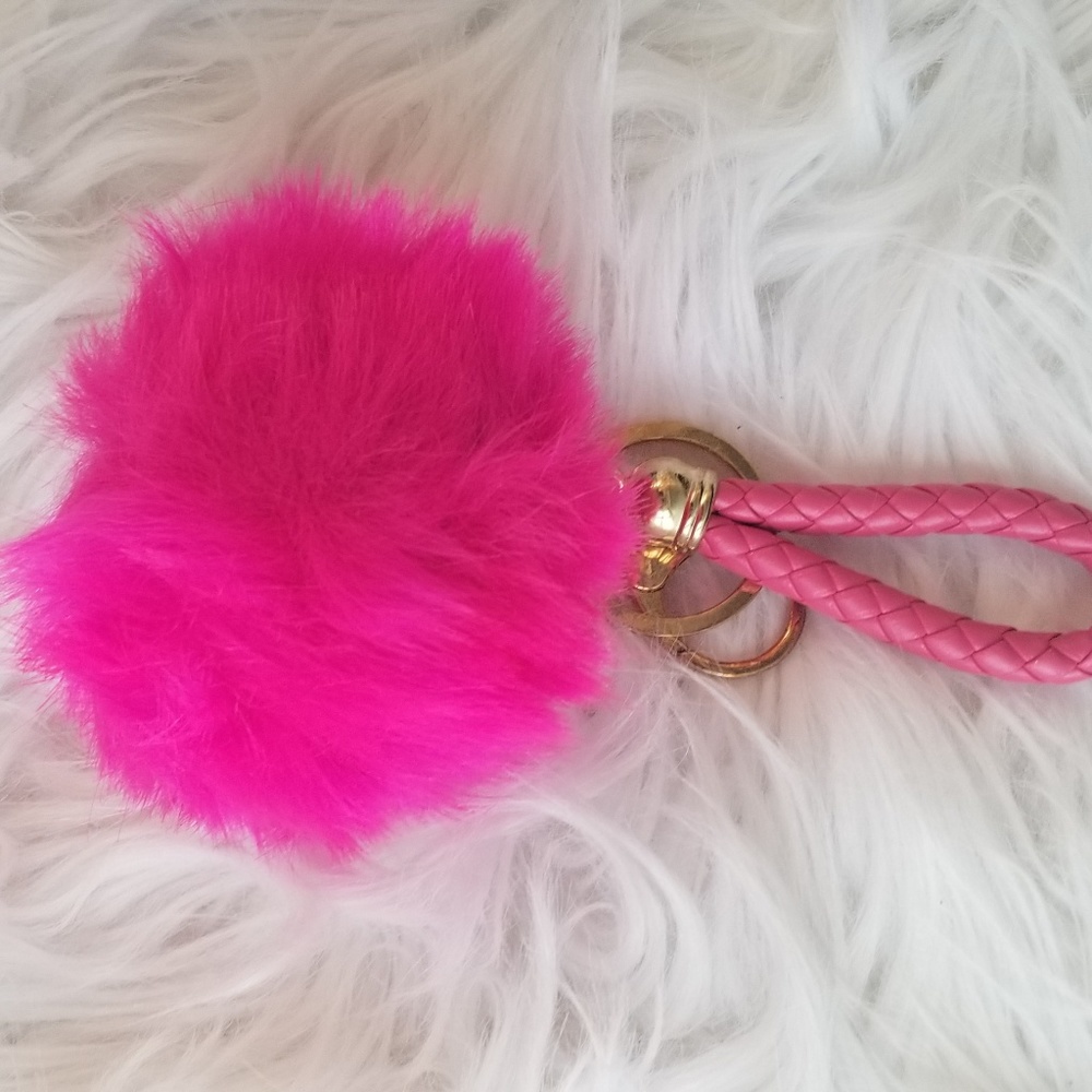 Pink pom pom keychain - Picture 2 of 3